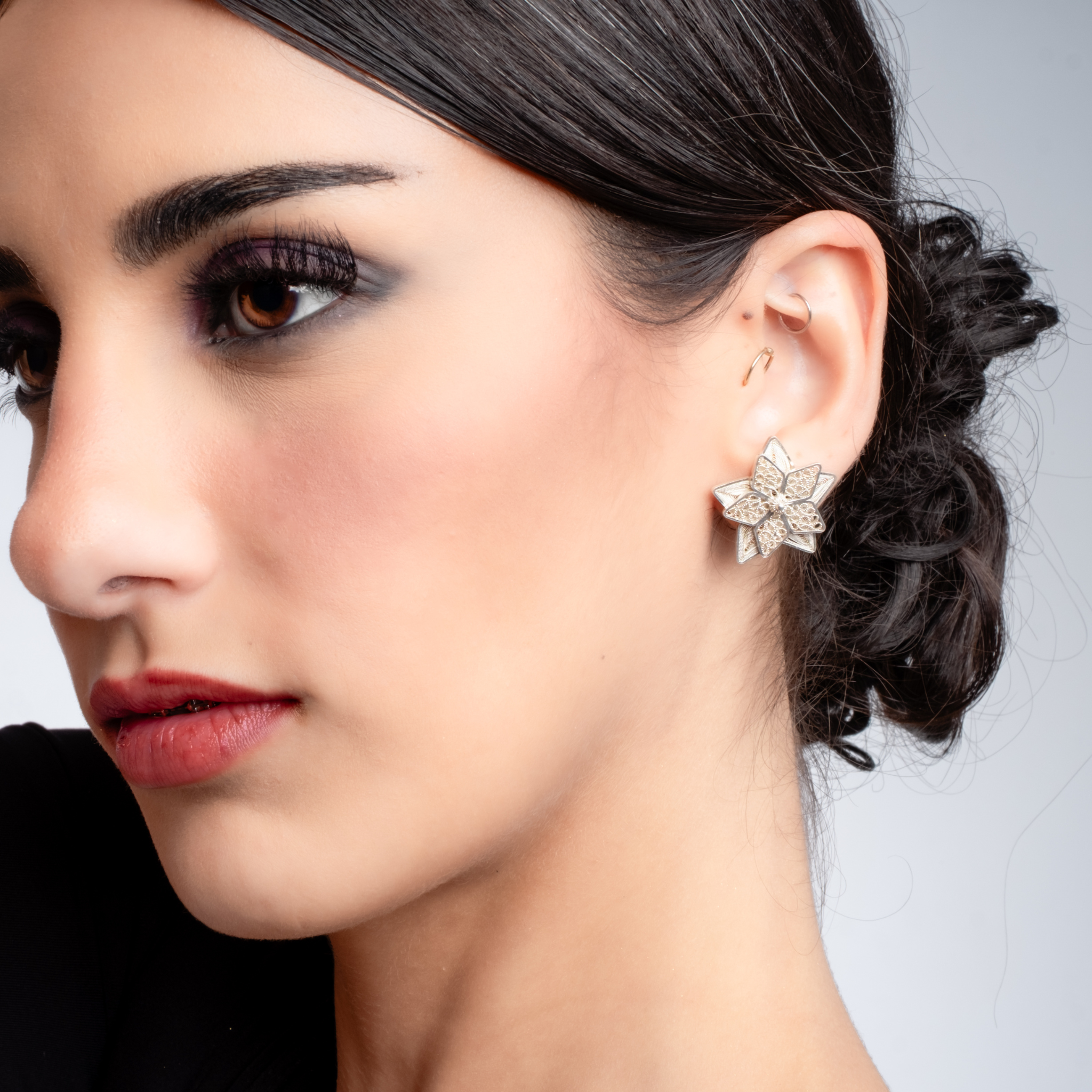 Woman wearing Celeste, silver filigree MorphEar earrings by Valerosa