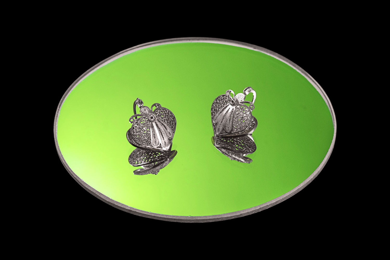 Amada-Handmade-Earring-Mirror 