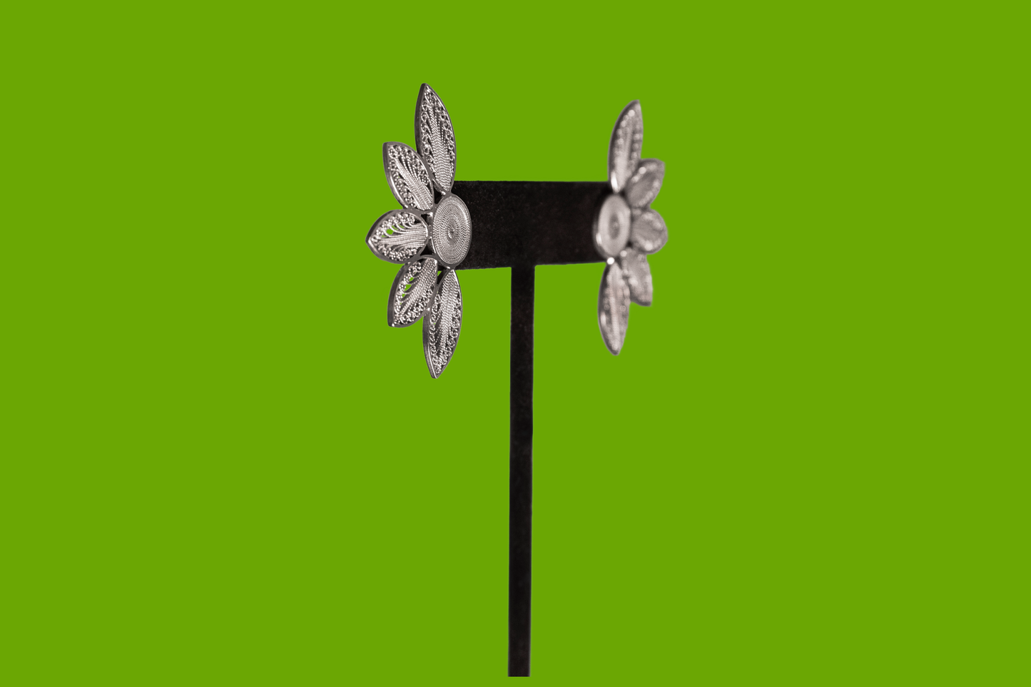 Candelaria-Handmade-Earrring-Lateral