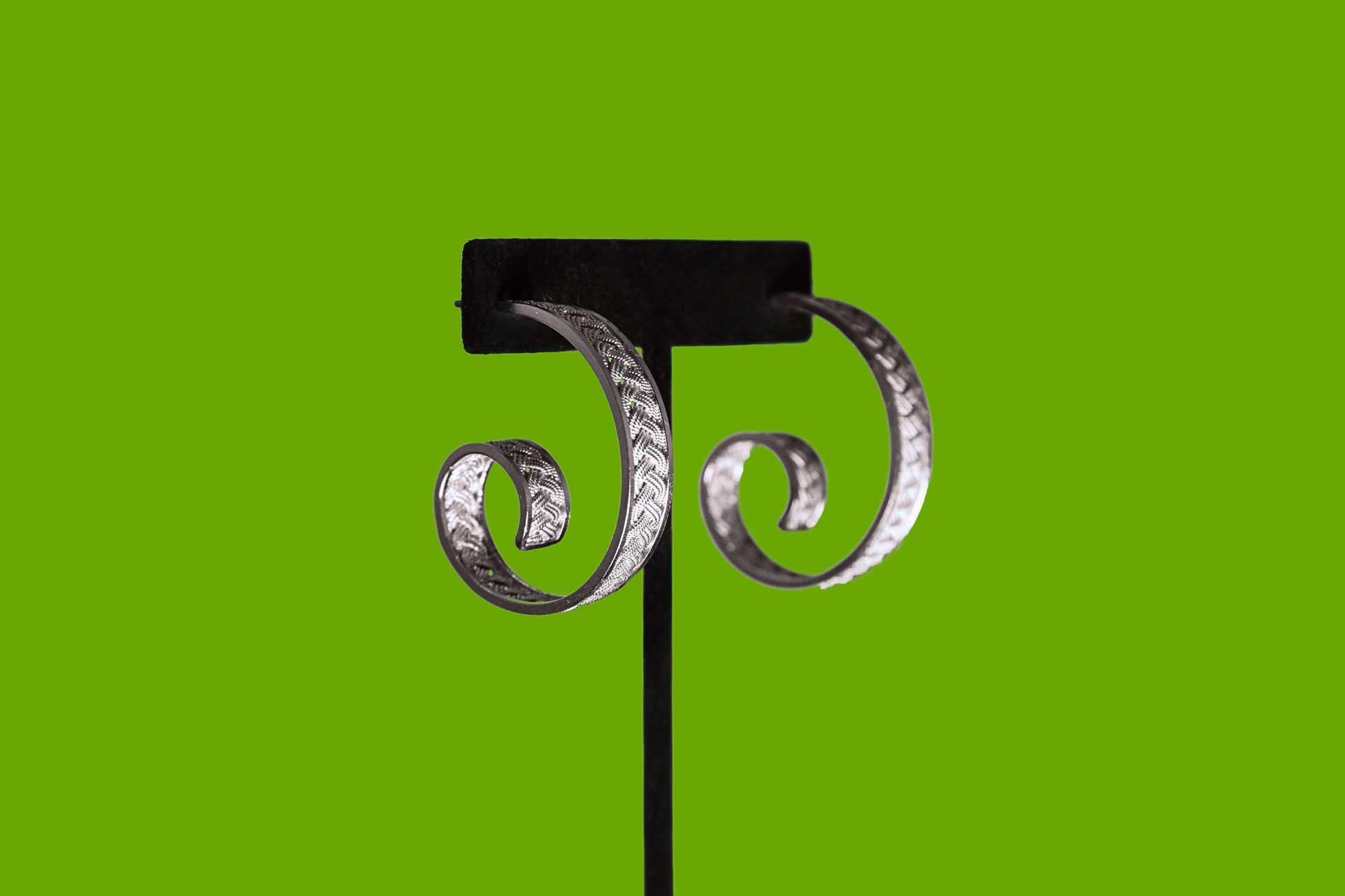 Casta-Handmade-Earrring-Lateral