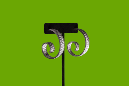 Casta-Handmade-Earrring-Lateral