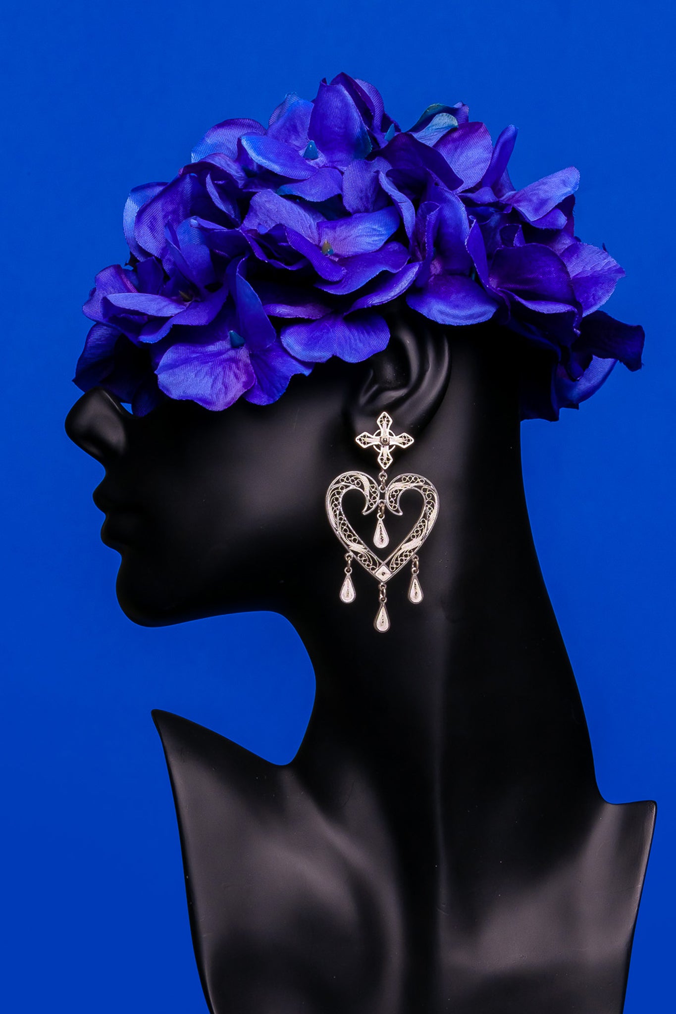 Dolores-Handmade-Earrings-Stand