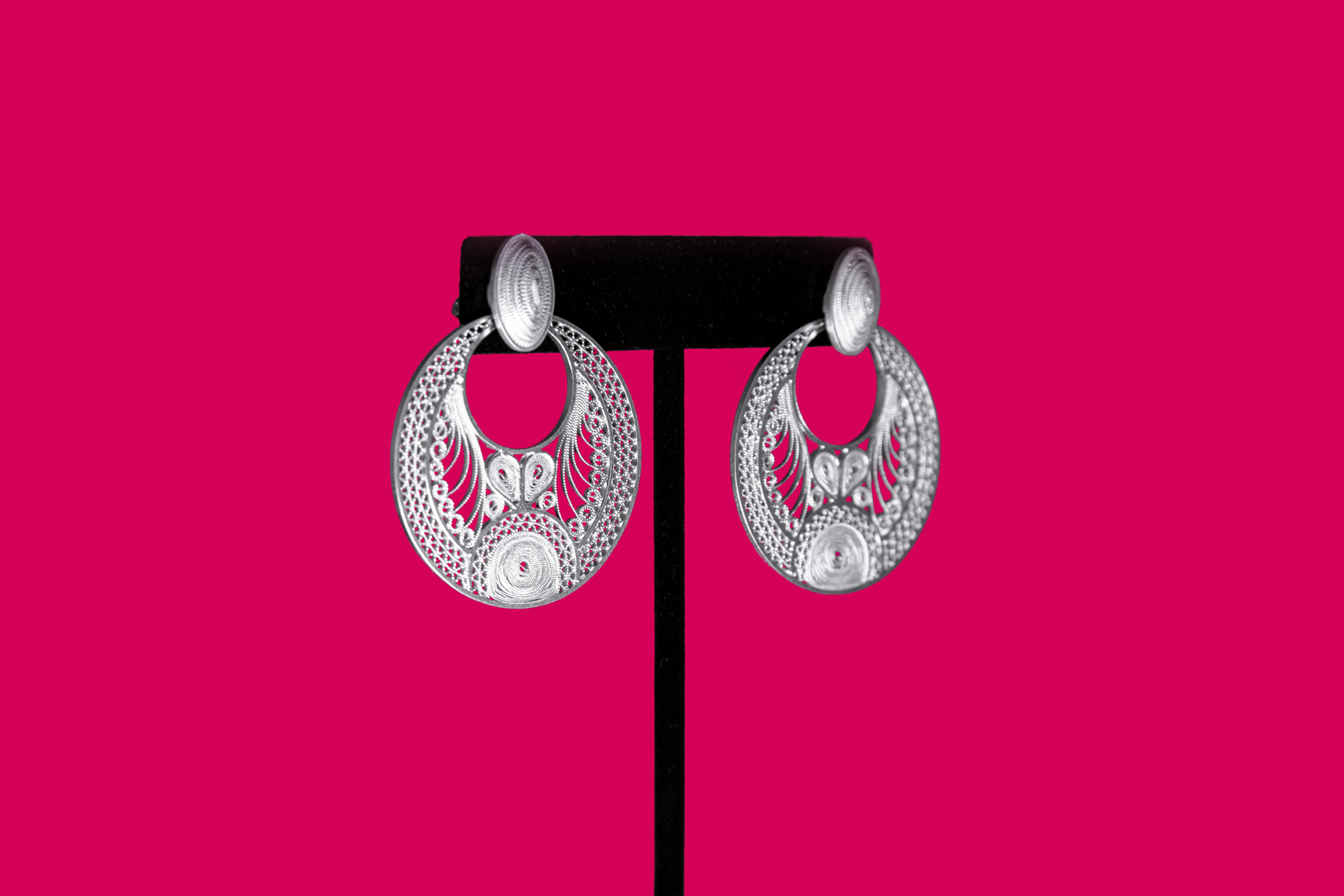 Inmaculada-Handmade-Earrings-Lateral