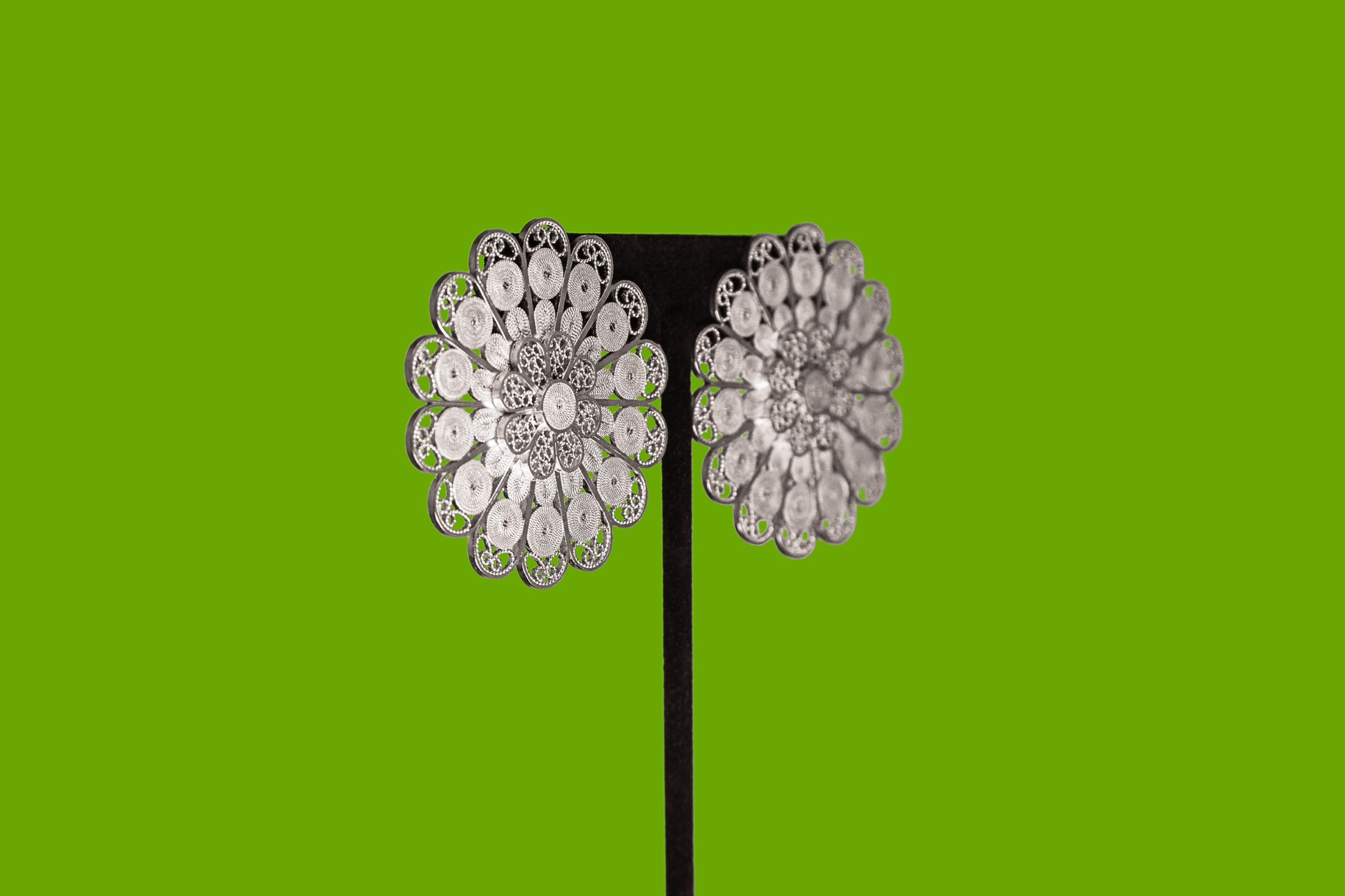 Soledad-Handmade-Earrring-Lateral