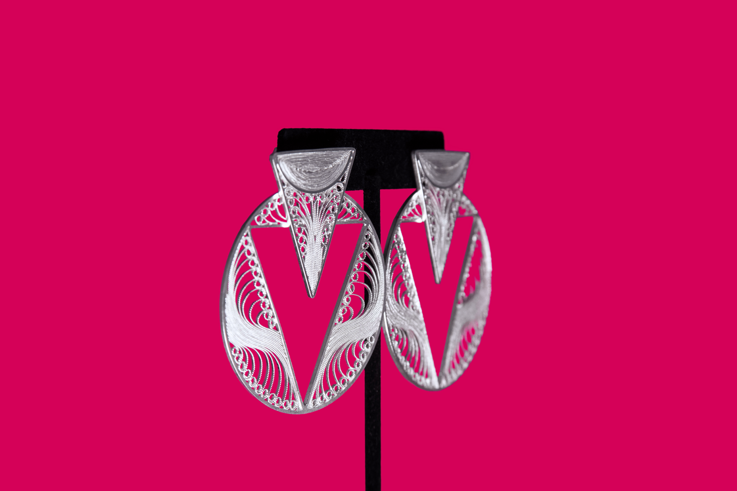 Valerosa-Handmade-Earrings-Lateral