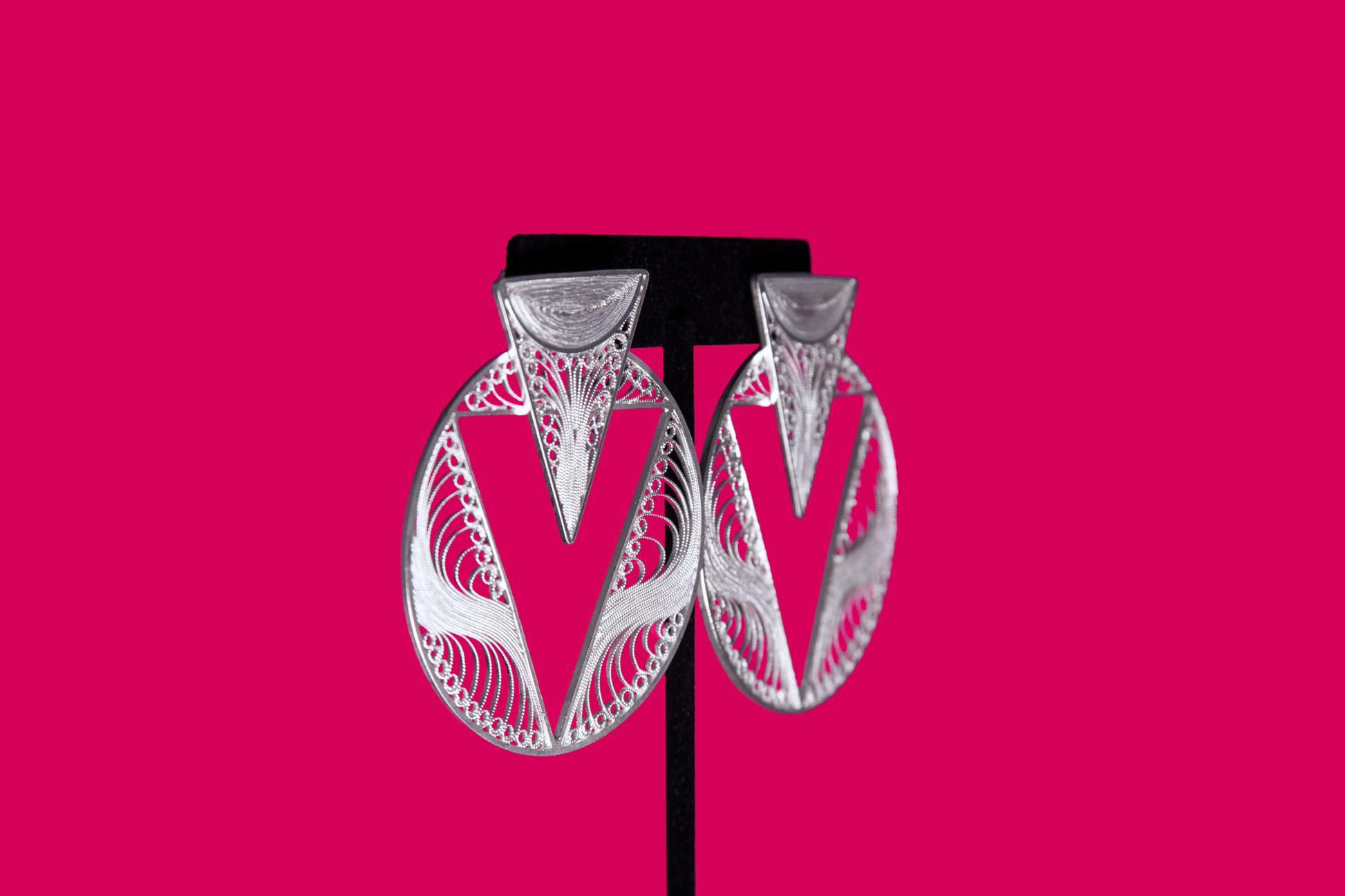 Valerosa-Handmade-Earrings-Lateral